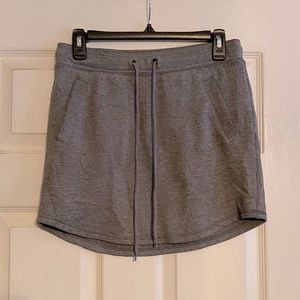 Gray sweater skirt with pockets and drawstring
